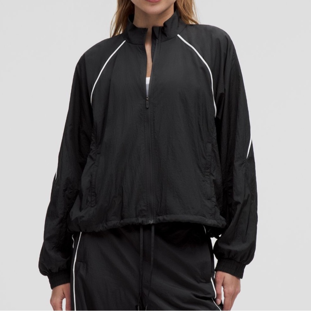 LULULEMON NWT License to Train Lightweight Jacket
Colours Black